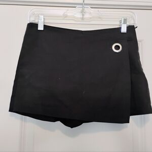 Chic Black Zara Skort with Silver Grommet Sz S